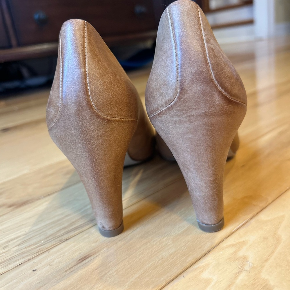 NWOT Ecco Women’s Tan Heels Shoes - Picture 4 of 14
